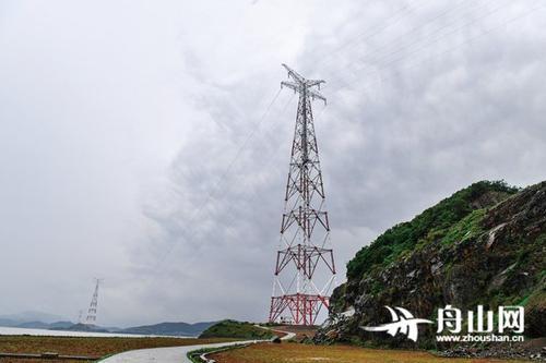 追光 沿着红色足迹出发丨探访大猫岛上的370米输电高塔